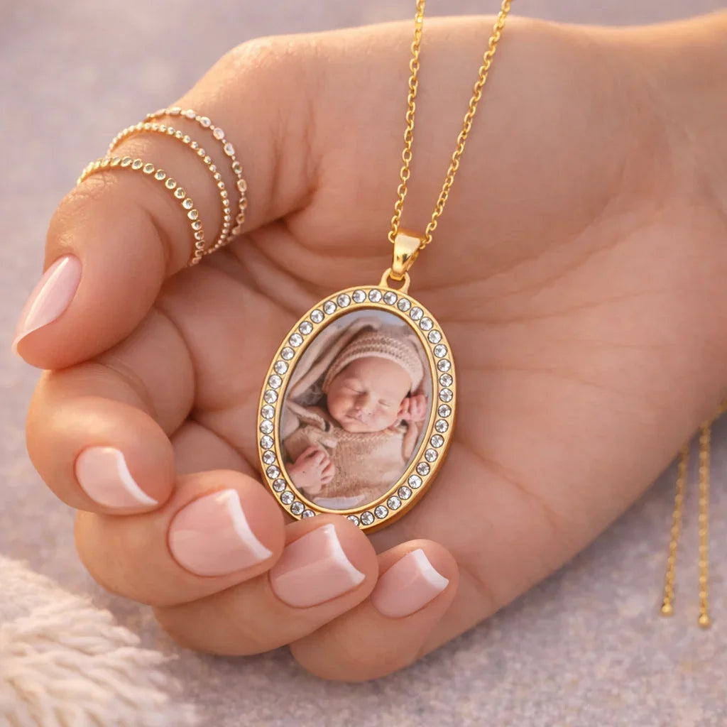 Collier photo personnalisé médaillon ovale strass