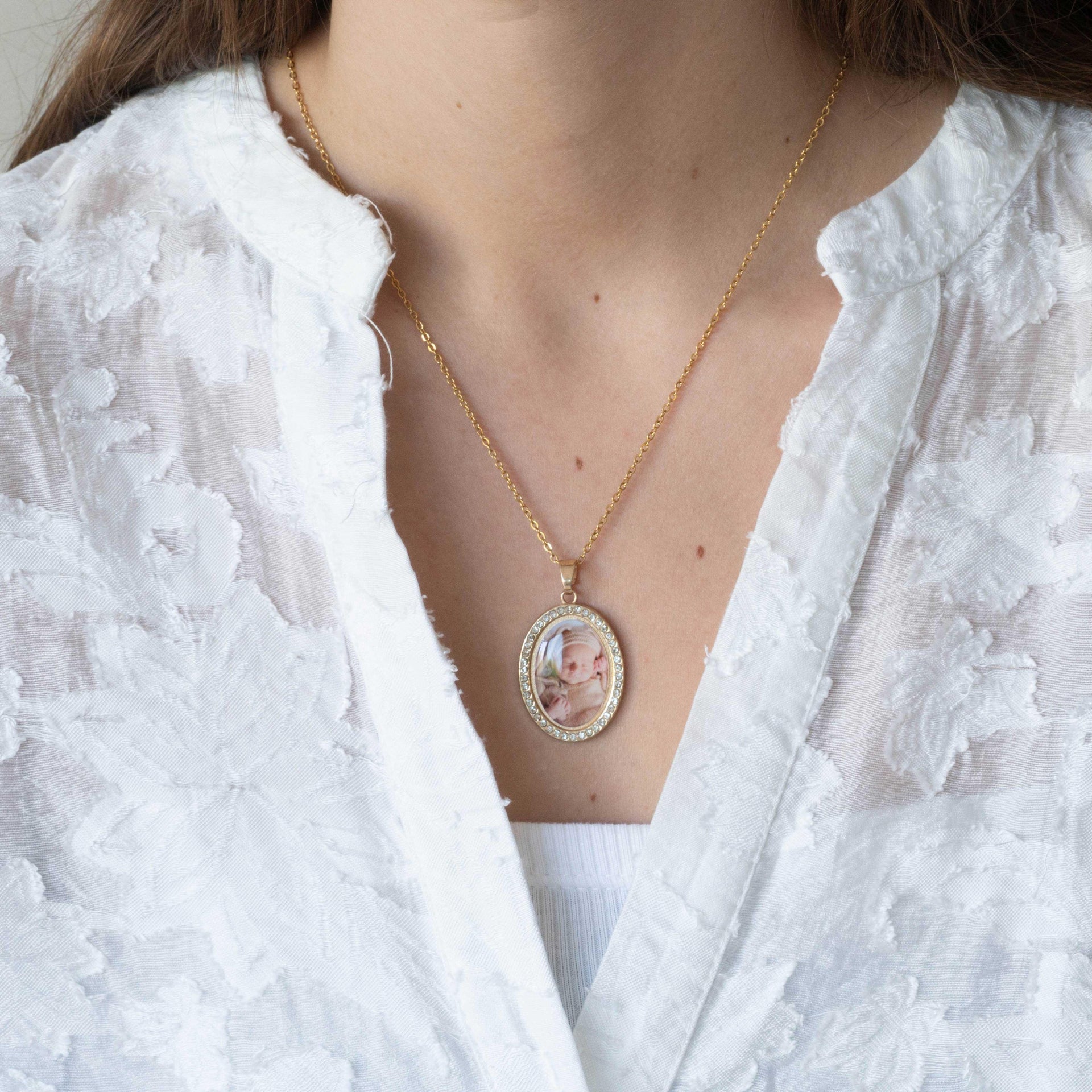 Collier photo personnalisé médaillon ovale strass