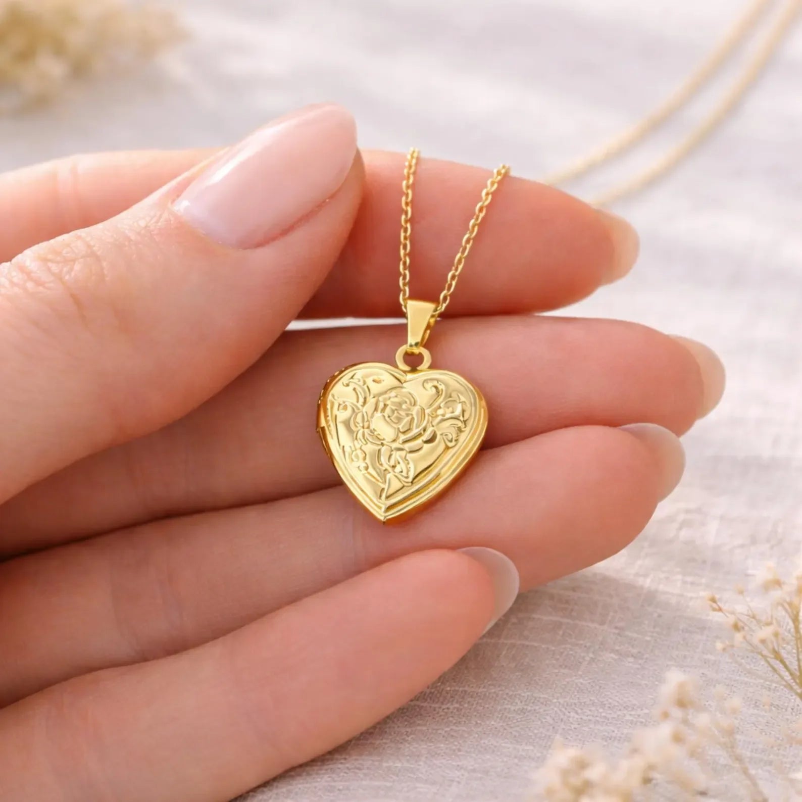 Collier photo personnalisé médaillon coeur motif fleur gravé acier inoxydable - Doré / Collier sans photo
